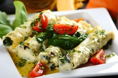 Pyszne dania na obiad z sera z wiaderka, które zaskoczą wszystkich