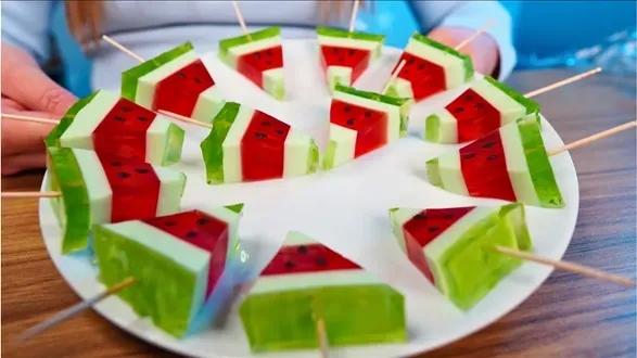 Jak zrobić kolorową galaretkę – prosty przepis na efektowny deser