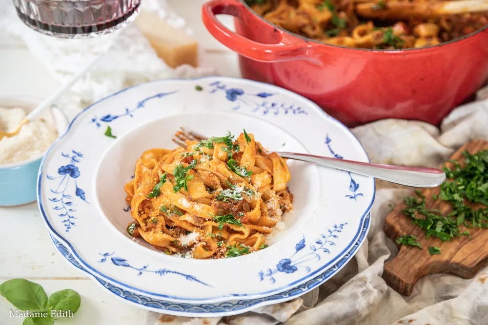 Jak przygotować idealne spaghetti ragu – różnice i przepisy