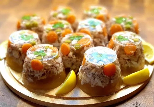 Czy galaretka z kurczaka jest lekkostrawna? Oto, co musisz wiedzieć