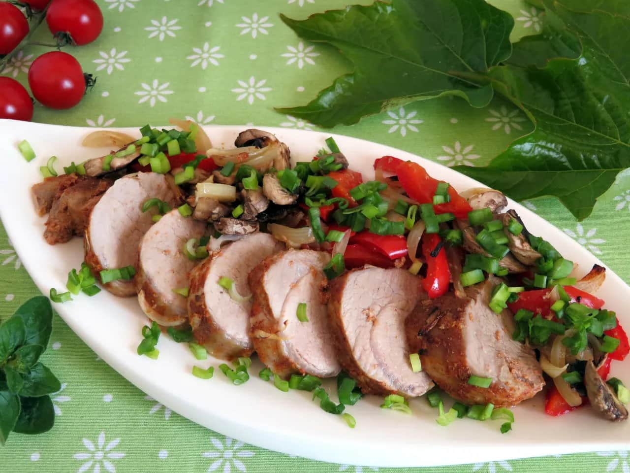 Ile piec polędwicę wieprzową w rękawie, aby była soczysta?