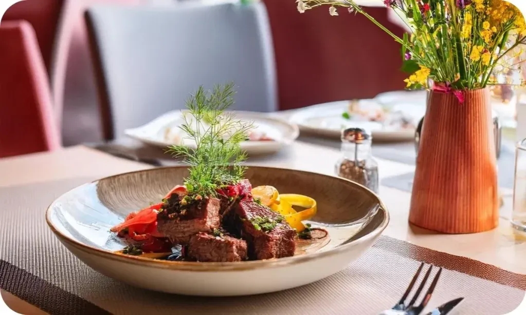 Jak upiec wołowinę w całości, by była soczysta i miękka?