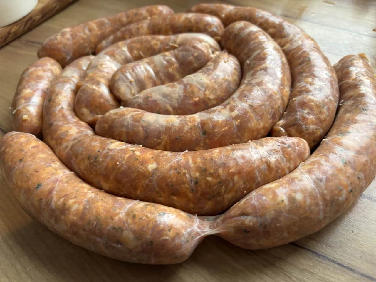 Jak upiec kiełbasę w piekarniku, aby była soczysta i aromatyczna